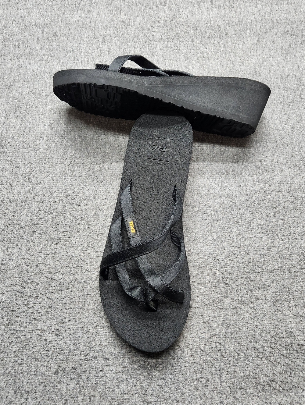 Teva Sandals Womens 9 Black Flip Flop Comfort Casual Beach Travel - Picture 2 of 7